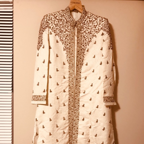 Exquisite all front,shoulder embroidered Sherwani. - Picture 2 of 7